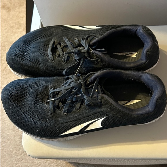 Altra Escalante Zero Drop Running Shoes - Picture 2 of 4